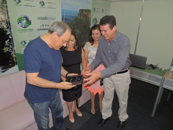 Toquinho faz o público cantar e se emocionar cantando clássicos da MPB - Imagem 28