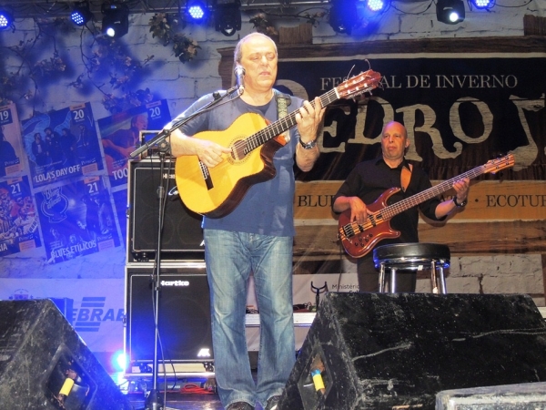 Toquinho faz o público cantar e se emocionar cantando clássicos da MPB - Imagem 40