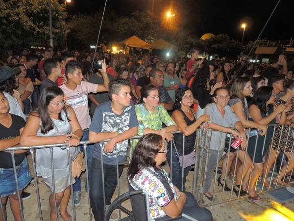 Toquinho faz o público cantar e se emocionar cantando clássicos da MPB - Imagem 10