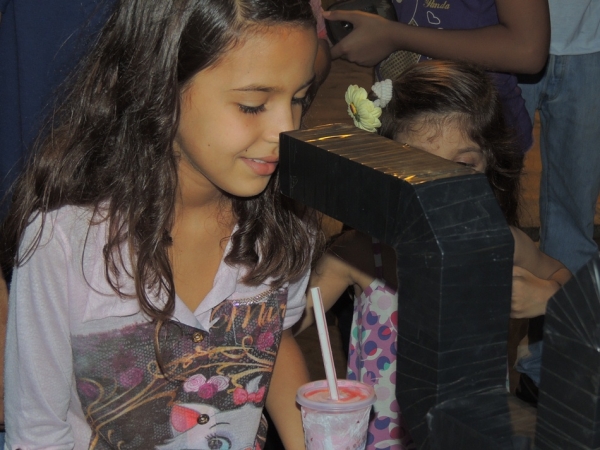 Público prestigia feira da CEEP com demonstrações práticas de física  - Imagem 18