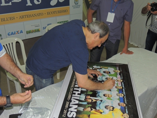 Toquinho faz o público cantar e se emocionar cantando clássicos da MPB - Imagem 26