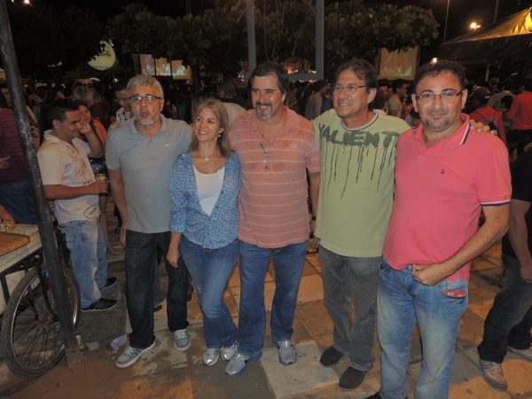 Toquinho faz o público cantar e se emocionar cantando clássicos da MPB - Imagem 20