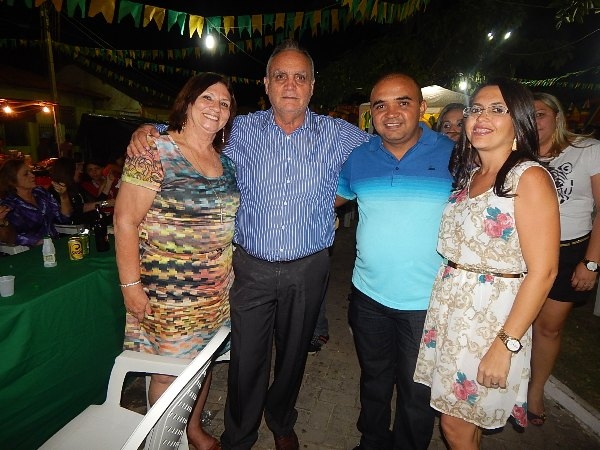 Prefeito de Lagoinha prestigia aniversário de São Pedro - Imagem 1