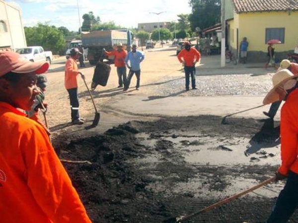 Prefeito recebe deputado Gustavo Neiva e secretário Avelino Neiva no município - Imagem 5