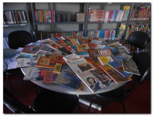 Secretaria da Vara única da Comarca de Inhuma  faz doações para a Biblioteca Municipal “Fonte de Cultura”  - Imagem 2