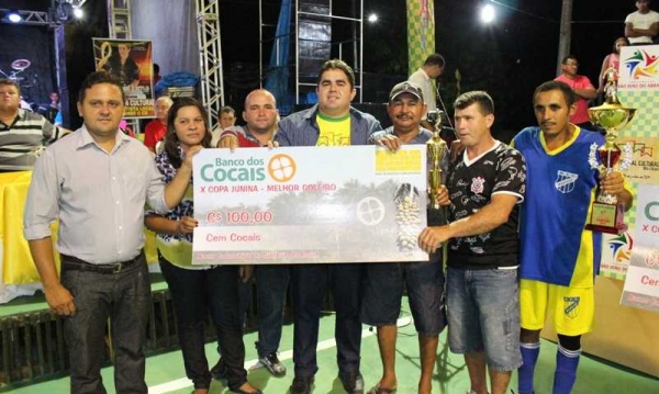 Prefeito Adriano Ramos (PT) entrega premiações do X Festival Cultural com cheque em COCAIS - Imagem 1