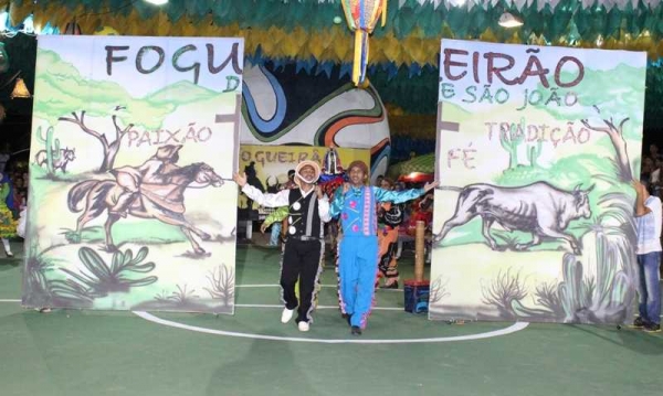 Prefeito Adriano Ramos (PT) entrega premiações do X Festival Cultural com cheque em COCAIS - Imagem 2