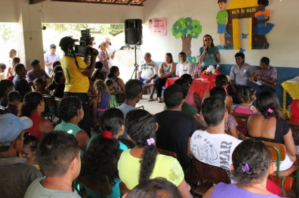 Prefeita assina ordem de serviço para a construção de um ginásio na localidade Calção Redondo - Imagem 14