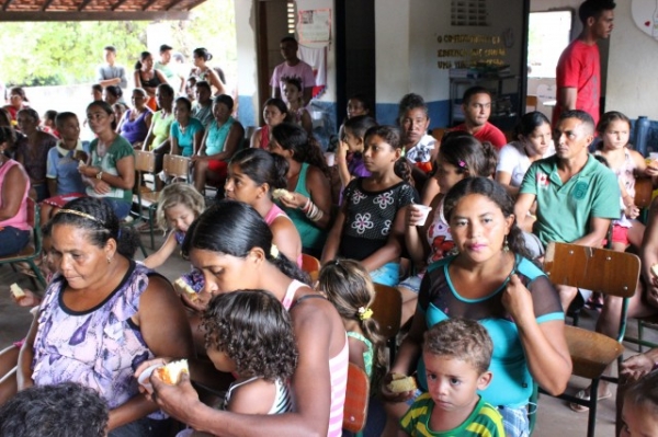 Prefeita assina ordem de serviço para a construção de um ginásio na localidade Calção Redondo - Imagem 15