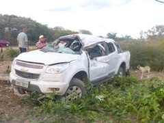 Caminhonete S 10 capota com família na BR 135 próximo a Redenção do Gurguéia 