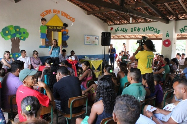 Prefeita assina ordem de serviço para a construção de um ginásio na localidade Calção Redondo - Imagem 12