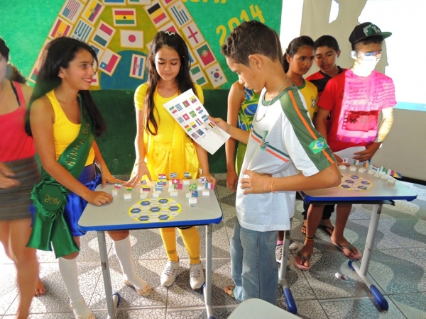 Projeto Interdisciplinar Copa do Mundo 2014 motivou alunos do Colégio Tomaz Café  - Imagem 32