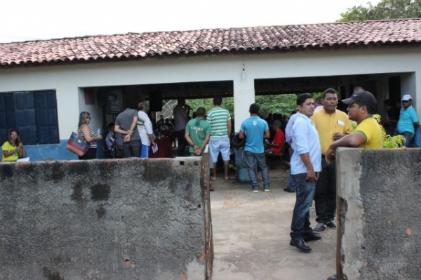 Prefeita assina ordem de serviço para a construção de um ginásio na localidade Calção Redondo - Imagem 4