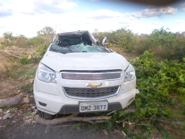 Caminhonete S 10 capota com família na BR 135 próximo a Redenção do Gurguéia  - Imagem 5