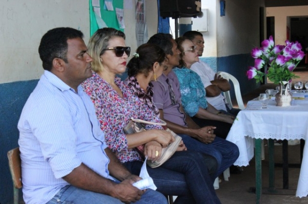 Salete Rêgo prefeita de Miguel Alves Assina ordem de serviço para a construção da cobertura da quadra na zona rural do município - Imagem 3