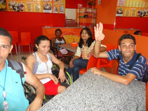 Alunos Especiais da Escola Santa Catarina Visitam a MilkShake Express - Imagem 3