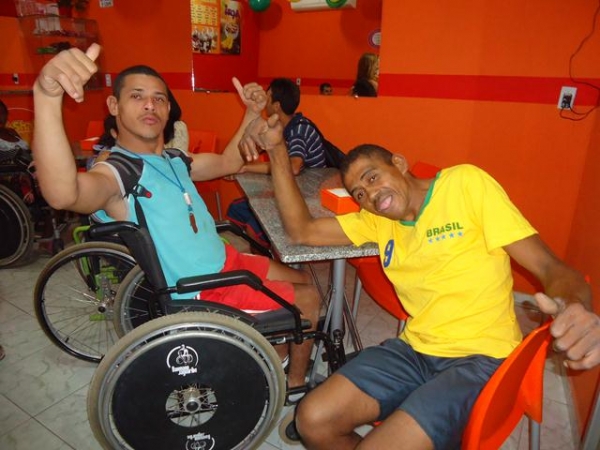 Alunos Especiais da Escola Santa Catarina Visitam a MilkShake Express - Imagem 2