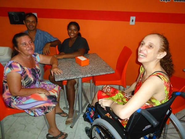 Alunos Especiais da Escola Santa Catarina Visitam a MilkShake Express - Imagem 1