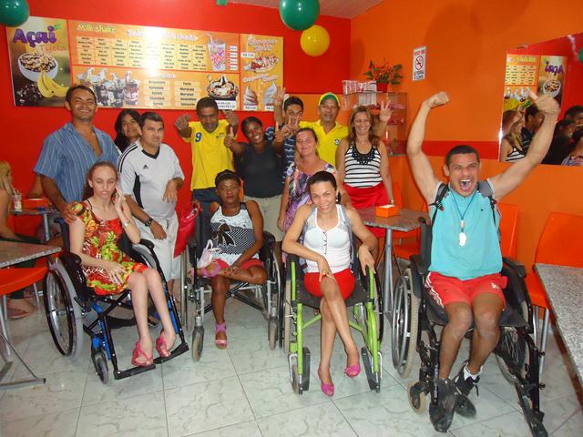 Alunos Especiais da Escola Santa Catarina Visitam a MilkShake Express