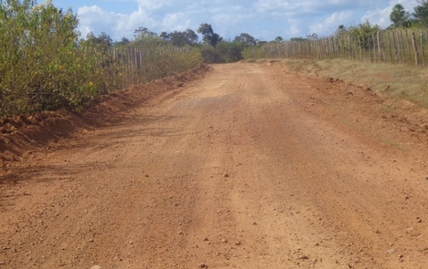 Prefeitura de Jatobá recupera estradas vicinais de várias comunidades - Imagem 2