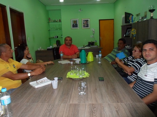 Prefeito se reúne com Vereadores para tratar de assunto de interesses do povo - Imagem 1