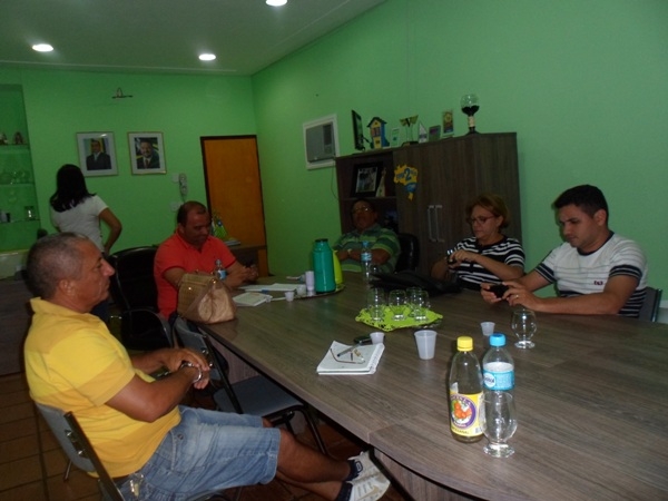 Prefeito se reúne com Vereadores para tratar de assunto de interesses do povo - Imagem 2
