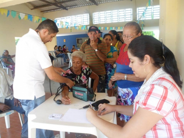 Idosos participam de Arraiá Junino realizado pela Semasc - Imagem 1