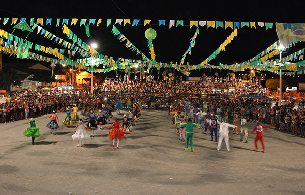 Abertura do Cocal Junino 2014 na nova praça de eventos atrai grande público