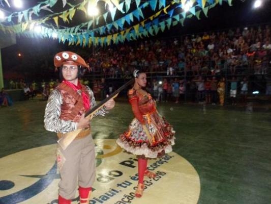 Prefeitura realiza a abertura do XXVI Festival Cultural de Quadrilhas Juninas - Imagem 3