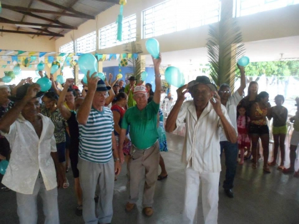 Idosos participam de Arraiá Junino realizado pela Semasc - Imagem 2