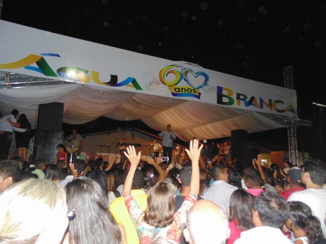 Noite evangélica abre as festividade pelo aniversario de Água Branca - PI - Imagem 35