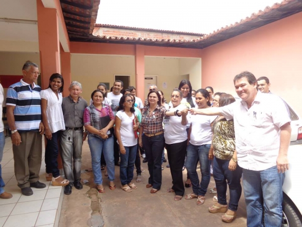 Semasc recebe veículo das mãos do prefeito Gustavo Medeiros - Imagem 1