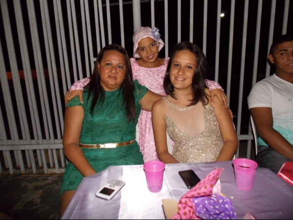 Jovem Yasla Beatriz comemora  aniversário de 15 anos  - Imagem 17