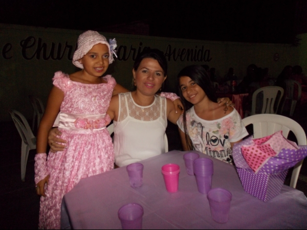 Jovem Yasla Beatriz comemora  aniversário de 15 anos  - Imagem 16