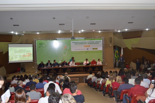 Prefeita de Miguel Alves, médica Salete Rego participando de seminário na FIEPI  - Imagem 1