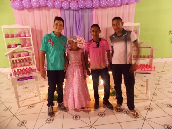 Jovem Yasla Beatriz comemora  aniversário de 15 anos  - Imagem 24