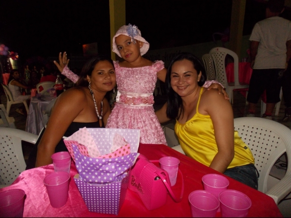 Jovem Yasla Beatriz comemora  aniversário de 15 anos  - Imagem 19