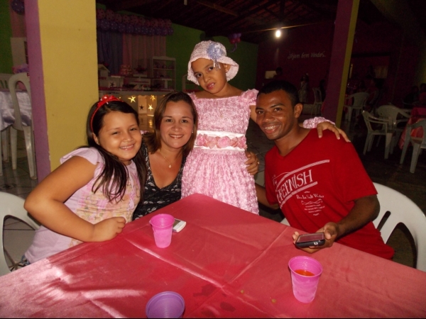 Jovem Yasla Beatriz comemora  aniversário de 15 anos  - Imagem 13