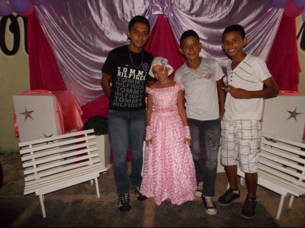 Jovem Yasla Beatriz comemora  aniversário de 15 anos  - Imagem 10