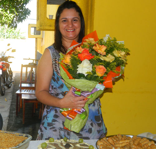 Funcionários homenagearam a Prefeita Paula Araujo pela passagem do seu aniversario