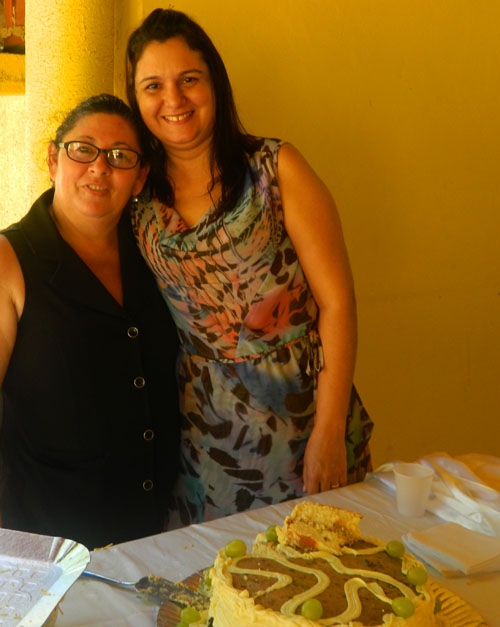 Funcionários homenagearam a Prefeita Paula Araujo pela passagem do seu aniversario - Imagem 8