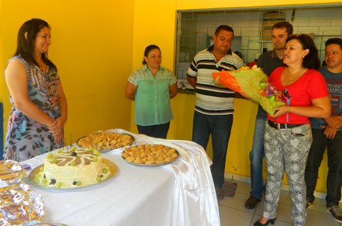 Funcionários homenagearam a Prefeita Paula Araujo pela passagem do seu aniversario - Imagem 3