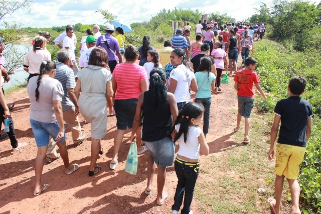 Procissão de São Pedro reuniu milhares de fies nas margens do rio Parnaiba - Imagem 13