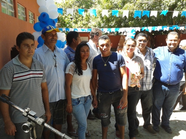 Prefeito Gustavo Medeiros entrega ambulância no povoado David Caldas - Imagem 1