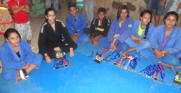 Alunos do Jiu-Jitsu da Academia Atitude fizeram exibição no Festival do Bairro Frexeiras  - Imagem 2