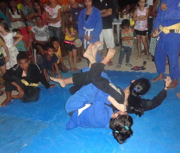 Alunos do Jiu-Jitsu da Academia Atitude fizeram exibição no Festival do Bairro Frexeiras  - Imagem 4