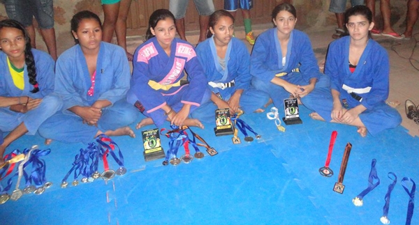 Alunos do Jiu-Jitsu da Academia Atitude fizeram exibição no Festival do Bairro Frexeiras  - Imagem 1