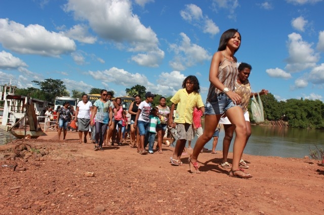 Procissão de São Pedro reuniu milhares de fies nas margens do rio Parnaiba - Imagem 15