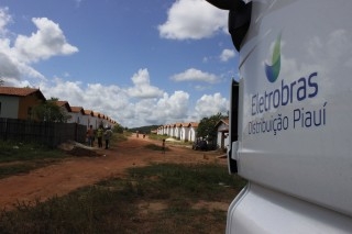 Prefeita Salete Rêgo garante aos moradores do conjunto habitacional Mangueirão energia elétricas em suas residências - Imagem 1