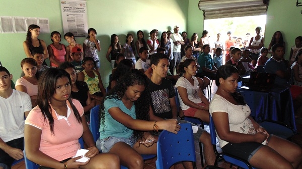 Em Santo Inácio lei da meia-entrada entra em vigor e alunos recebem sua primeira carteira  - Imagem 9